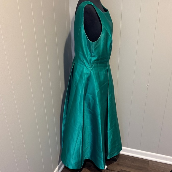B36 Adrianna Papell Women’s Plus 16 Green Satin Sleeveless A-Line Maxi Dress - Picture 3 of 16